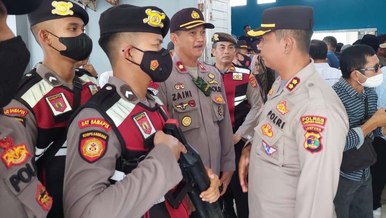 Polres Lampung Barat amankan pelantikan pratin terpilih tahun 2022 di Kabupaten Pesisir Barat