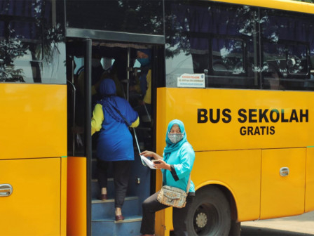25 Bus Sekolah Bantu Transportasi Lansia ke Lokasi Vaksinasi COVID-19