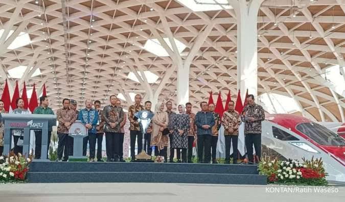 Jokowi Resmikan Kereta Cepat Jakarta - Bandung