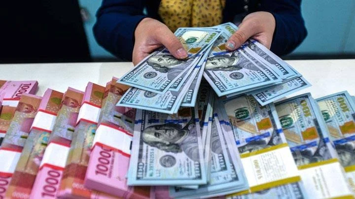 Rupiah Melemah, Sentuh Rp 16.995/Dolar AS