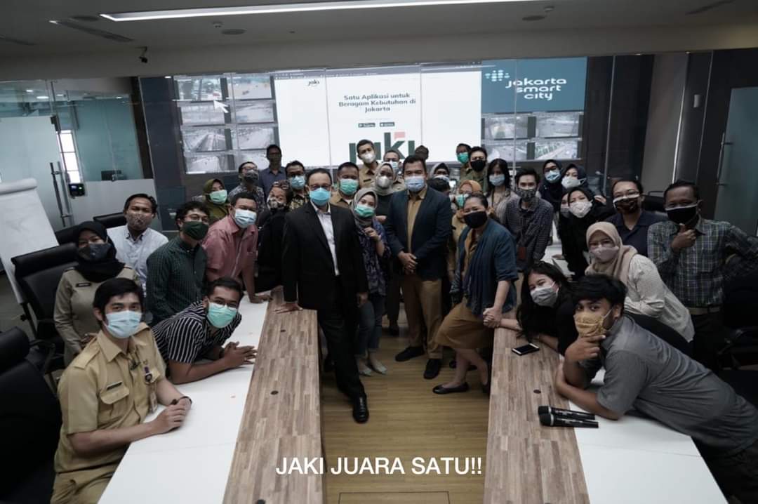 Berfoto Dengan Millenial Produktif, Anies Dianggap Buktikan Nyinyiran Mega Salah