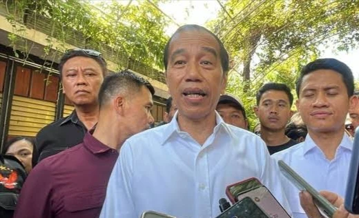 Sebelum Terima Perwakilan TPUA, Jokowi Perlihatkan Ijazahnya ke Wartawan Tapi Tak Boleh Difoto