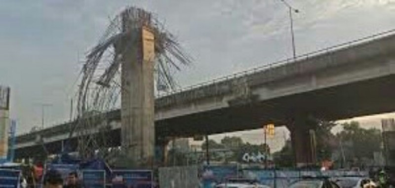 Tiang Girder Tol Becakayu Runtuh, 7 Pekerja Jadi Korban