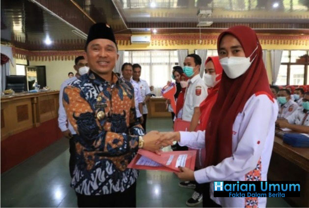 Pemkab Lampung Barat Menyerahkan 256 SK Kepada TKD