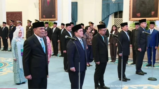 Prabowo Lantik Djamari Chaniago Sebagai Menko Polkam dan Erick Thohir Sebagai Menpora