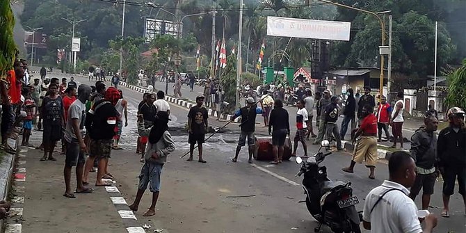 Menunjukan Situasi Aman, Kapolri dan Panglima TNI Berkantor di Papua