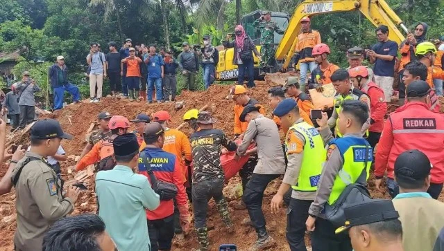 3 Orang Tewas dan 21 Hilang Akibat Longsor  di Cibeunying, Begini Detik-detik Kejadiannya