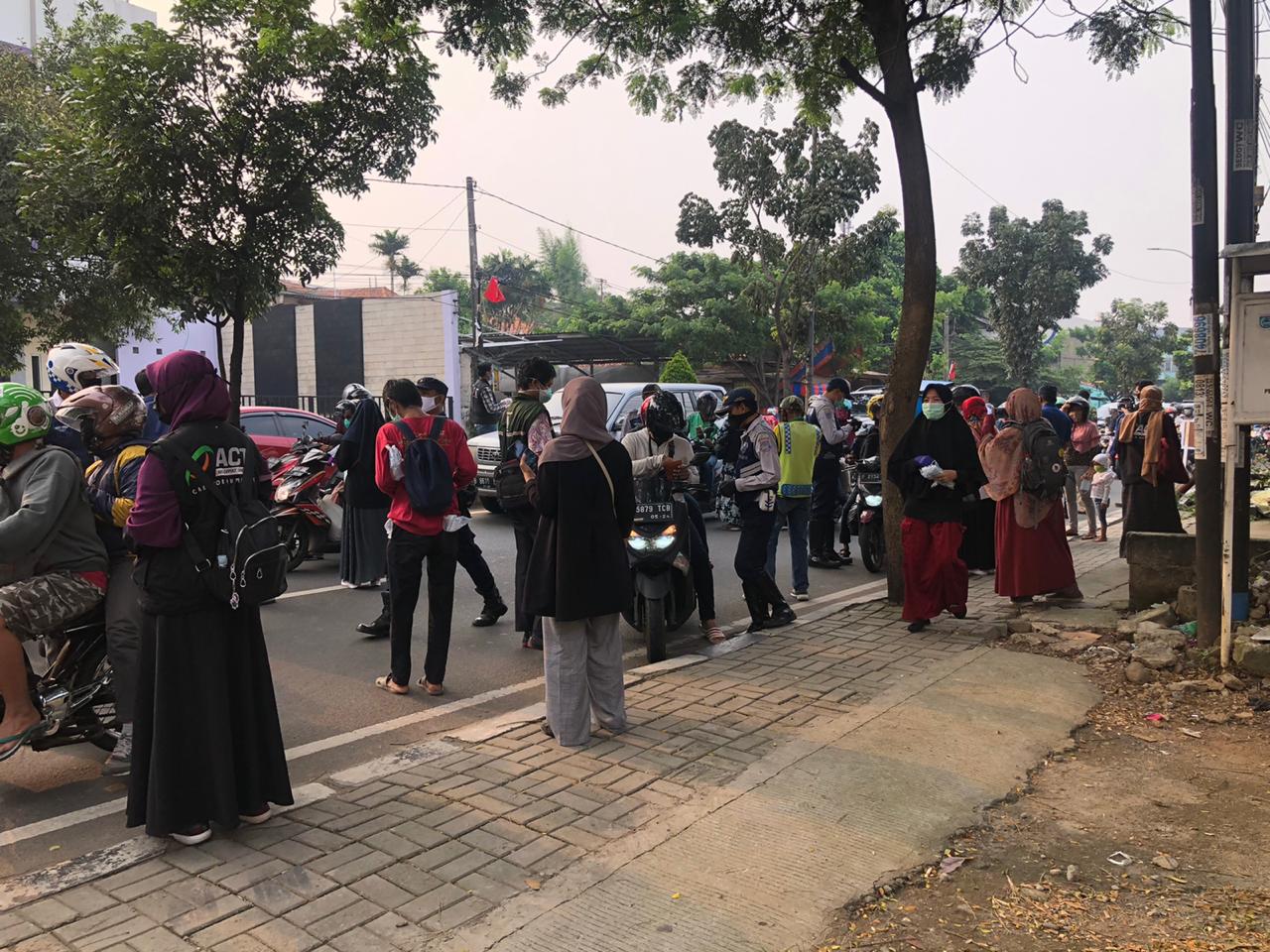 Penerapan PSBB di Pos Sandratek, Jadi Ajang Bagi-bagi Masker