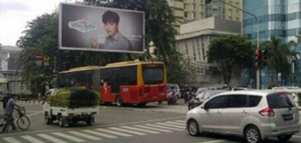 Penertiban Ratusan Reklame Bodong, Satpol PP Tunggu Revisi Pergub 148 Diteken Gubernur