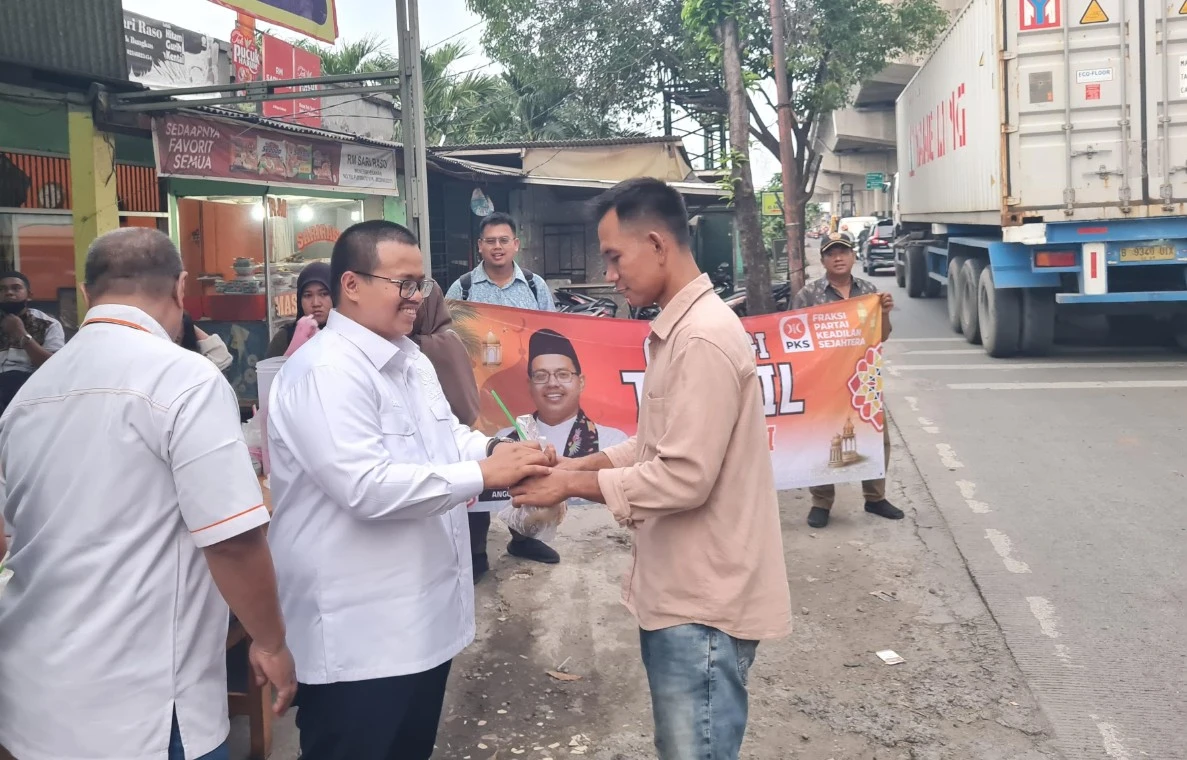 H. Ghozi Zulazmi Kembali Gelar Pembagian Takjil dan Sahur Gratis, Dukung Program Ramadan PKS 2025