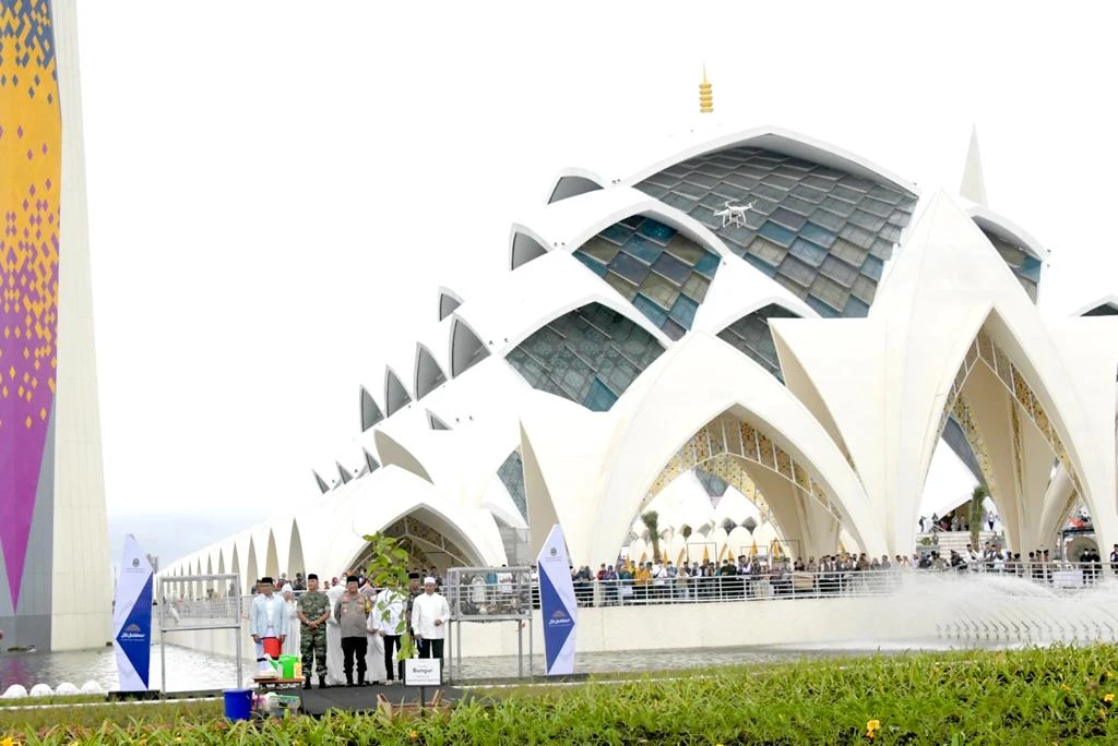 Memakmurkan Masjid Agar Dapat Menjadi Pusat Pengembangan