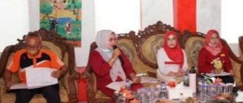 Hj. Winarni Nanang Ermanto Mengikuti Rapat Dalam rangka Persiapan Lomba Desa tingkat Provinsi
