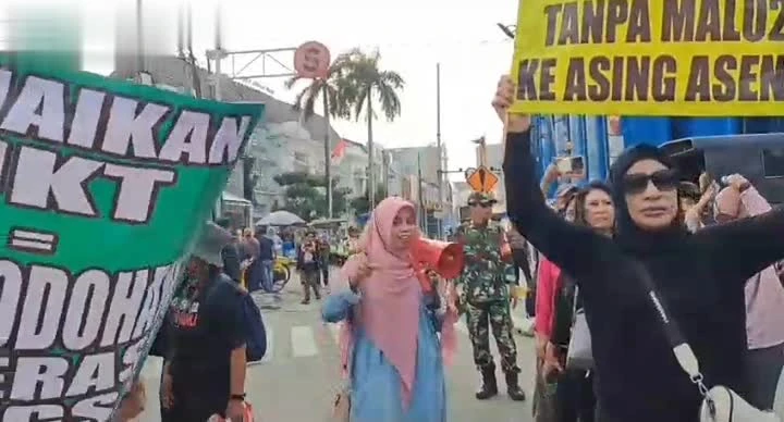 Sukses Dekati Istana, Emak-emak ARM Konsisten Usung Tagline "Jokowi Mundur"