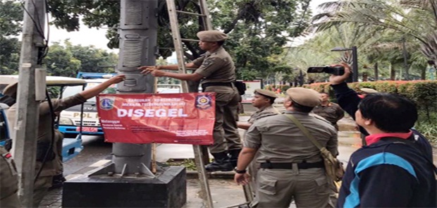 Satpol PP Tertibkan 12 Tiang Microcell Langgar Aturan Ketinggian
