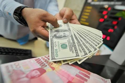 Rupiah Akhirnya Tembus Rp 17.002/Dolar AS