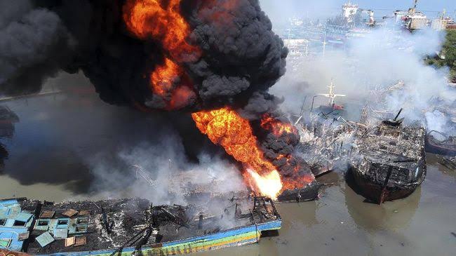 52 Kapal Terbakar di Pelabuhan Tegal