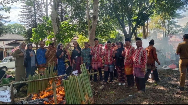 Lomba Ngelemang" Di Hari Terahir Festival Sekala Bekhak Ke 9 Kabupaten Lampung Barat
