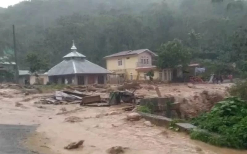 Banjir dan Longsor, Aceh Tengah Terisolasi
