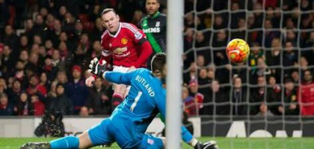 Tundukkn Stoke, United Pangkas Jarak dengan Manchester City